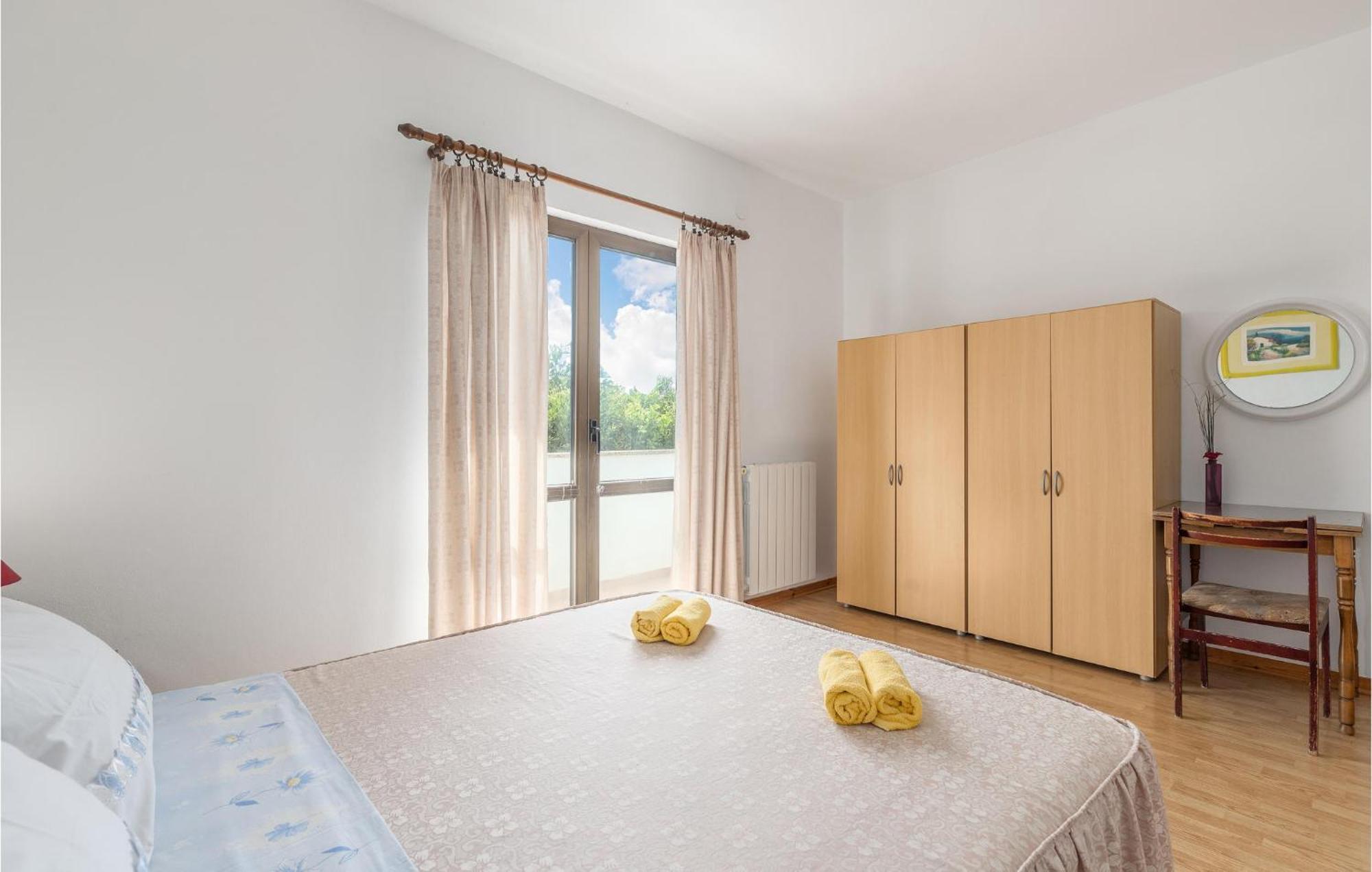 Beautiful Home In Visnjan With Wifi Εξωτερικό φωτογραφία