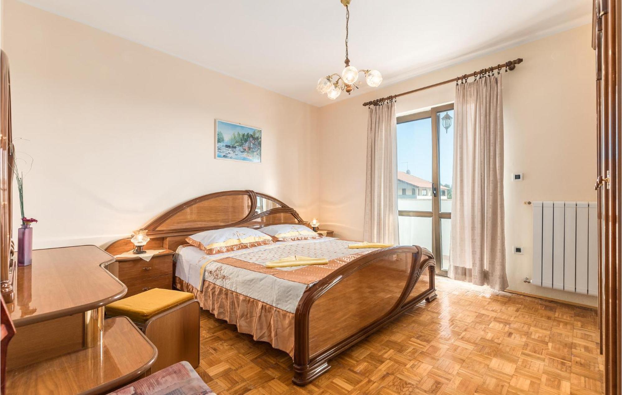 Beautiful Home In Visnjan With Wifi Εξωτερικό φωτογραφία