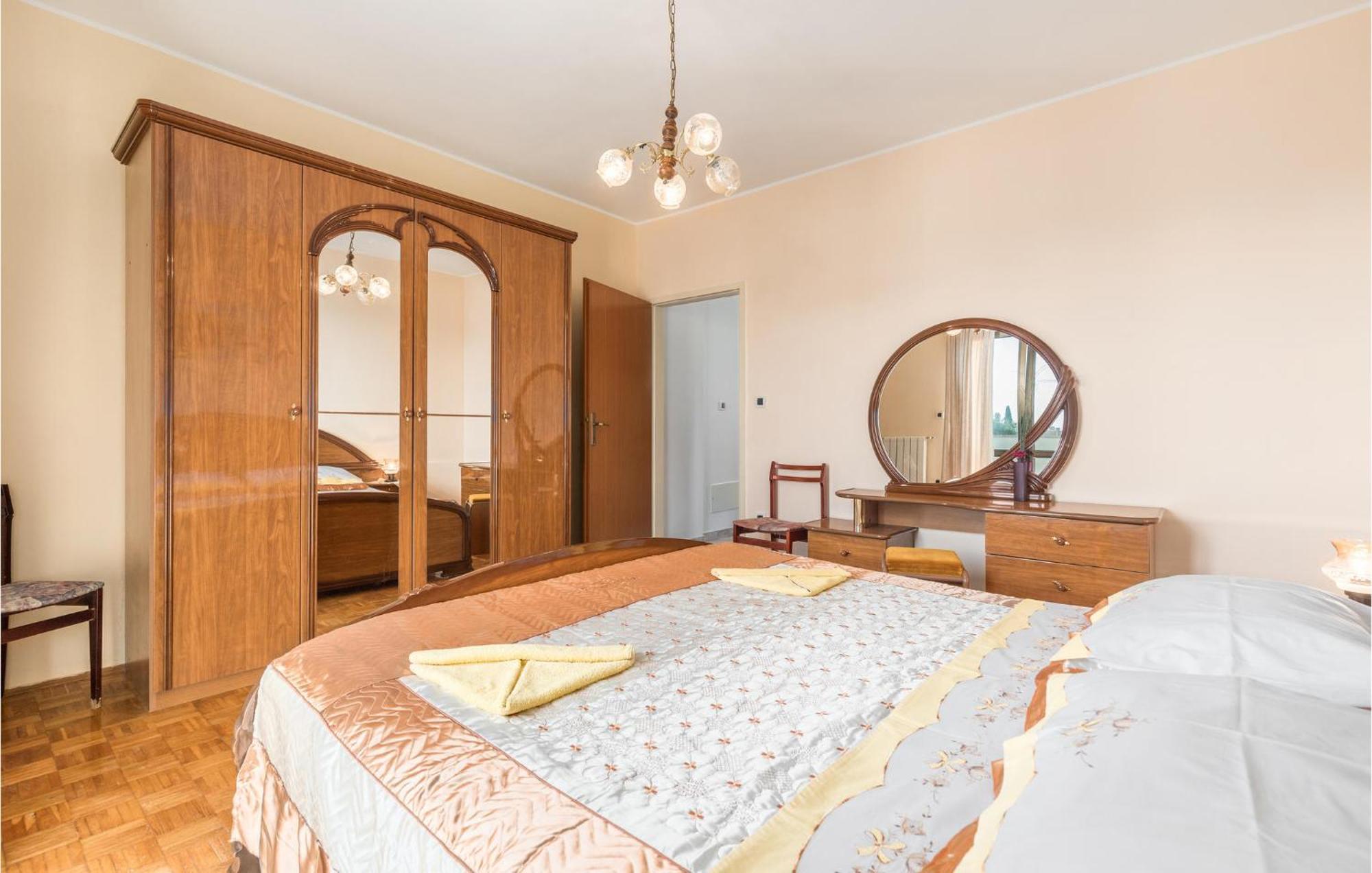 Beautiful Home In Visnjan With Wifi Εξωτερικό φωτογραφία
