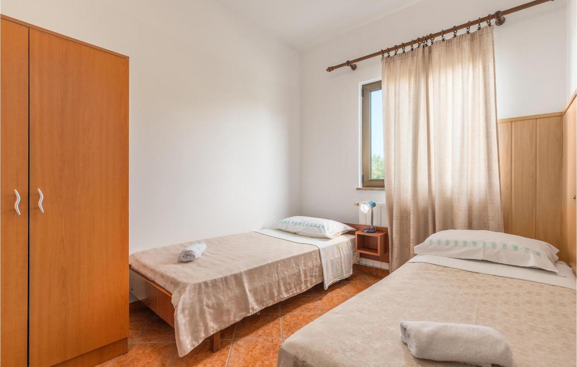 Beautiful Home In Visnjan With Wifi Εξωτερικό φωτογραφία