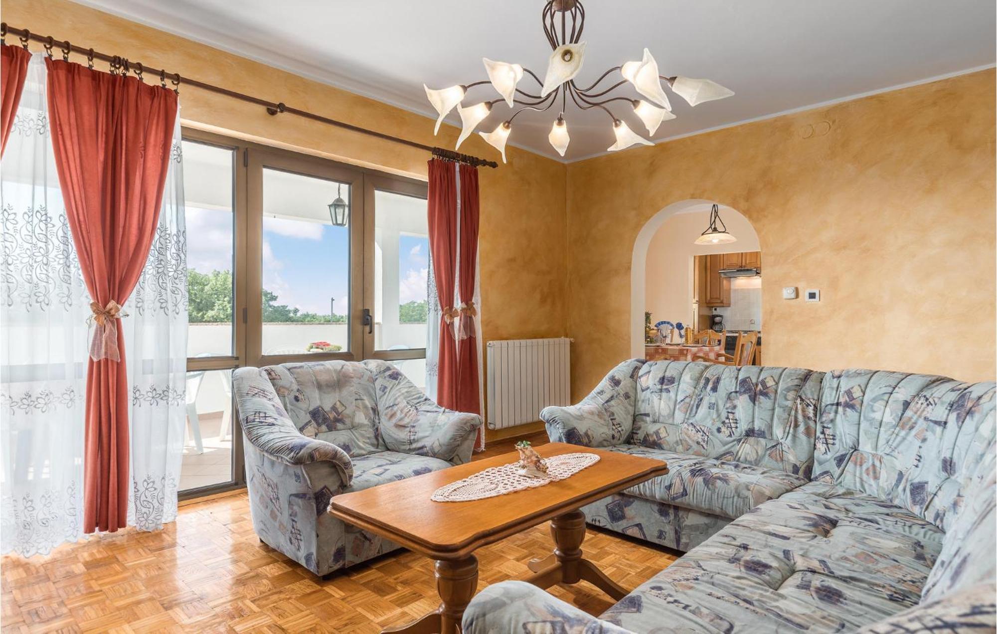 Beautiful Home In Visnjan With Wifi Εξωτερικό φωτογραφία