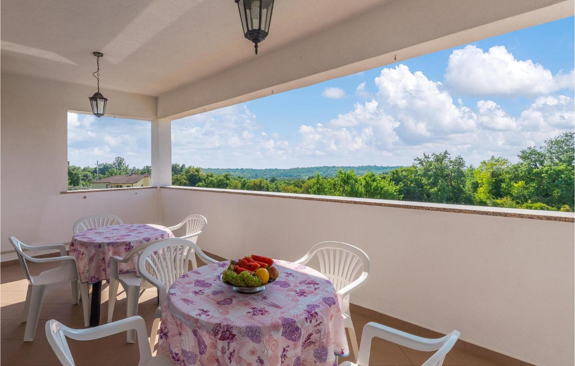 Beautiful Home In Visnjan With Wifi Εξωτερικό φωτογραφία
