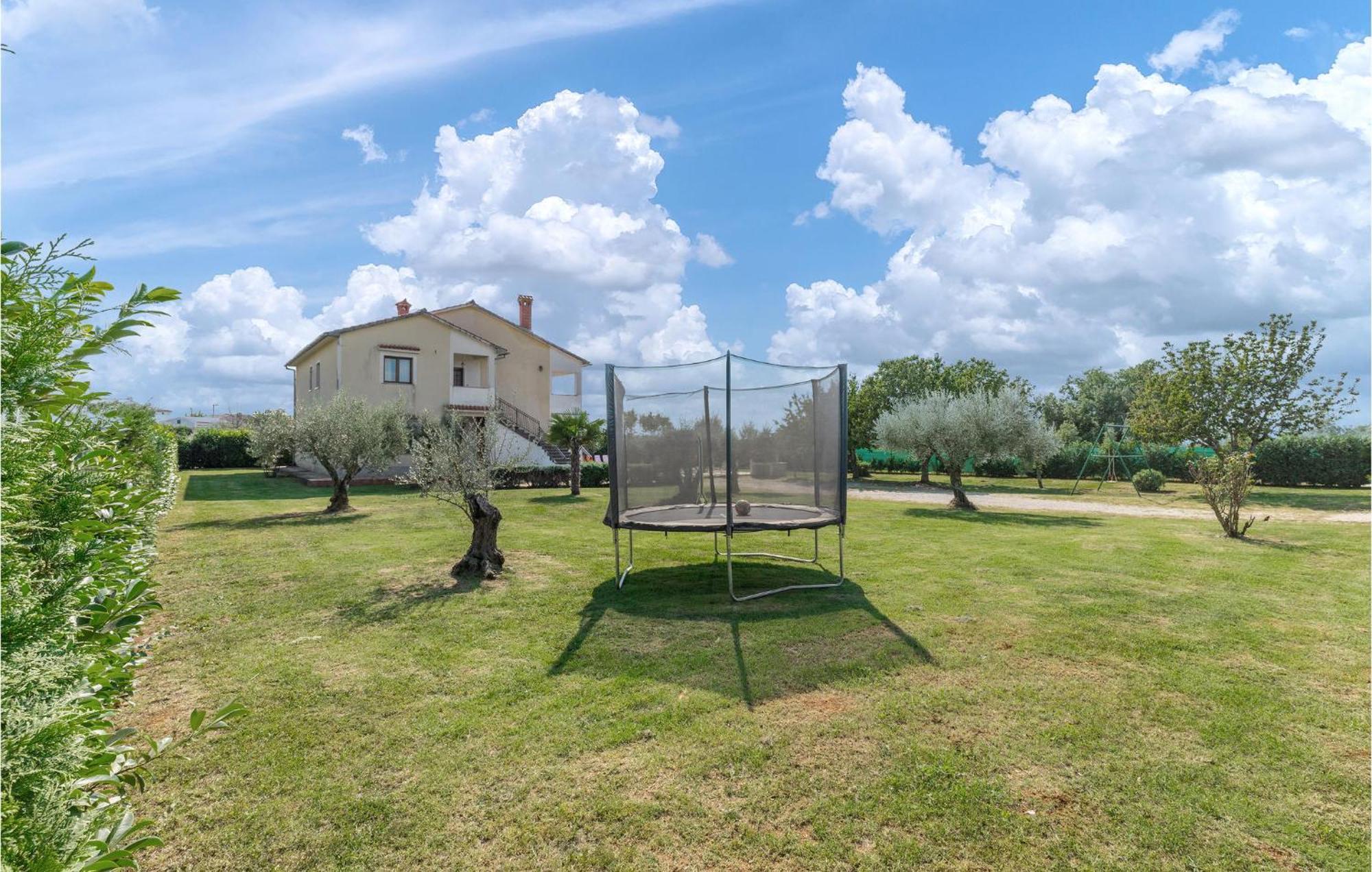 Beautiful Home In Visnjan With Wifi Εξωτερικό φωτογραφία