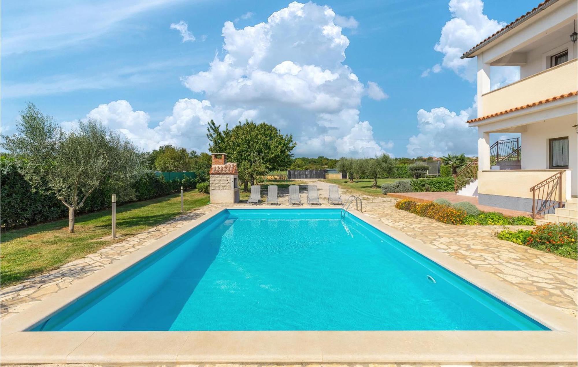 Beautiful Home In Visnjan With Wifi Εξωτερικό φωτογραφία